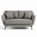 Grijze stoffen loveseat met drie kussens 150 x 80 x 70cm